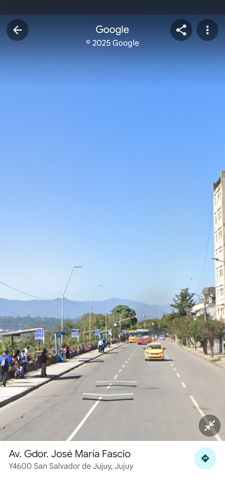 Violento robo en avenida María Fascio, fue arrastrada por el delincuente.