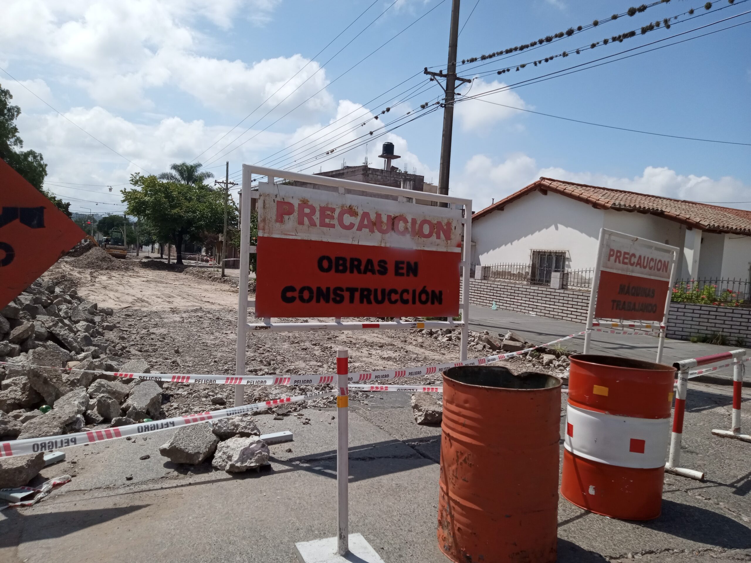Avanzan las obras viales en Barrio 12 de Octubre: arreglos en calle Oscar Arias