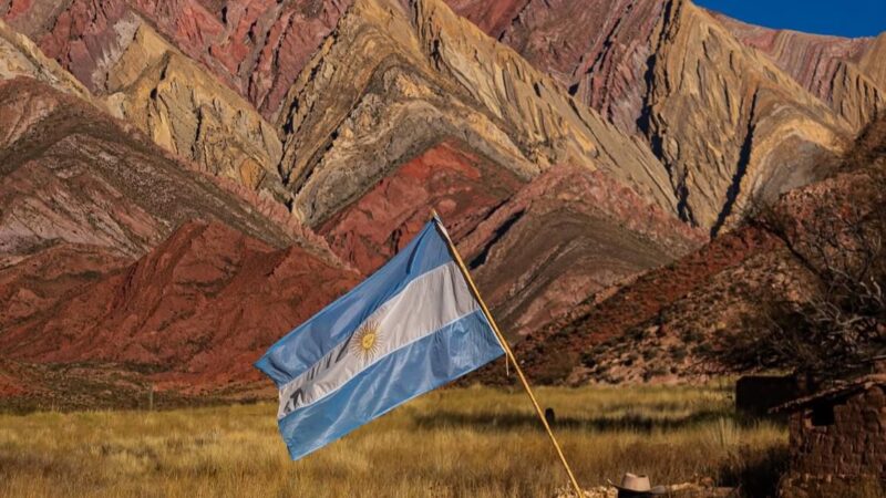Los Veteranos de Malvinas acompañaron a los alumnos en un emotivo acto por el Día de la Bandera