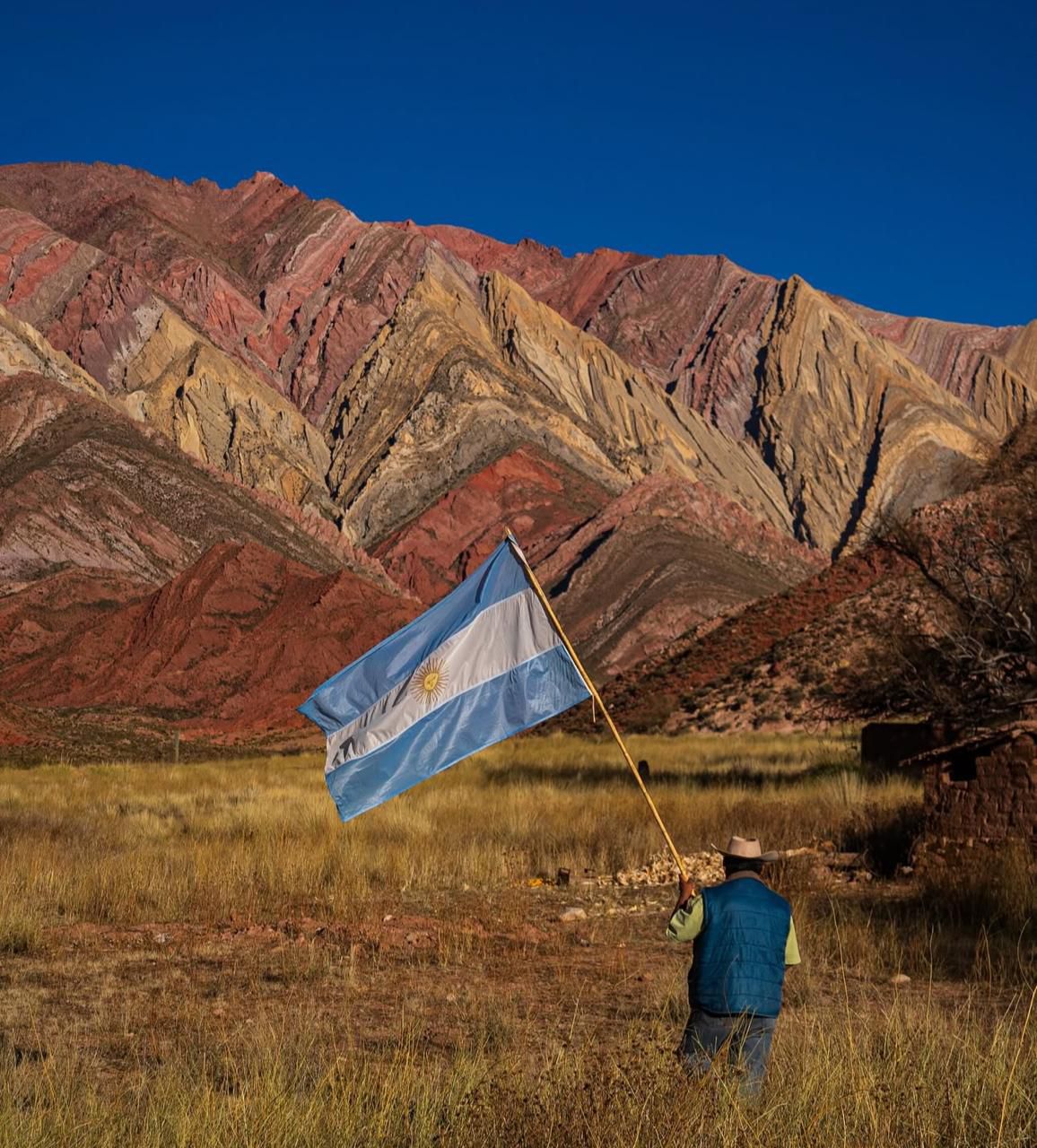 Los Veteranos de Malvinas acompañaron a los alumnos en un emotivo acto por el Día de la Bandera