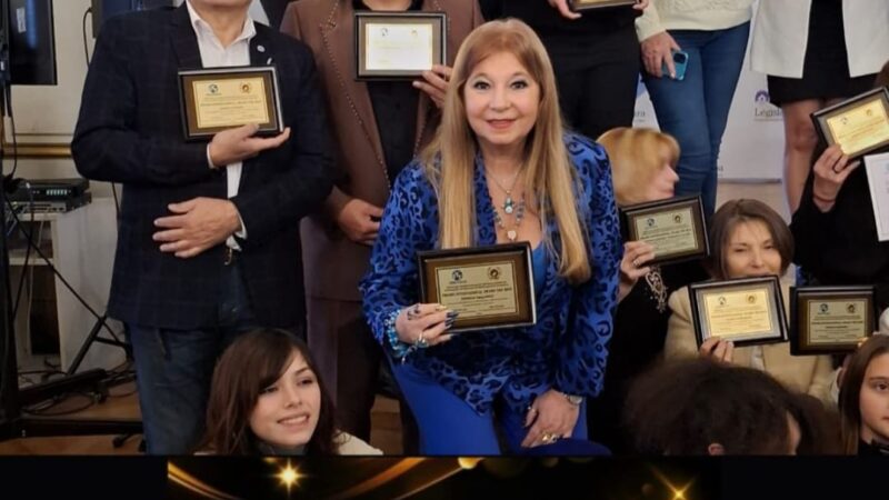 Ariel Cortéz recibió el premio internacional “Award The Best” por su destacada trayectoria artística