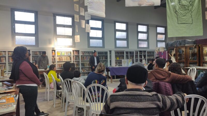 San Antonio disfruta un martes a pura cultura en la Feria del Libro