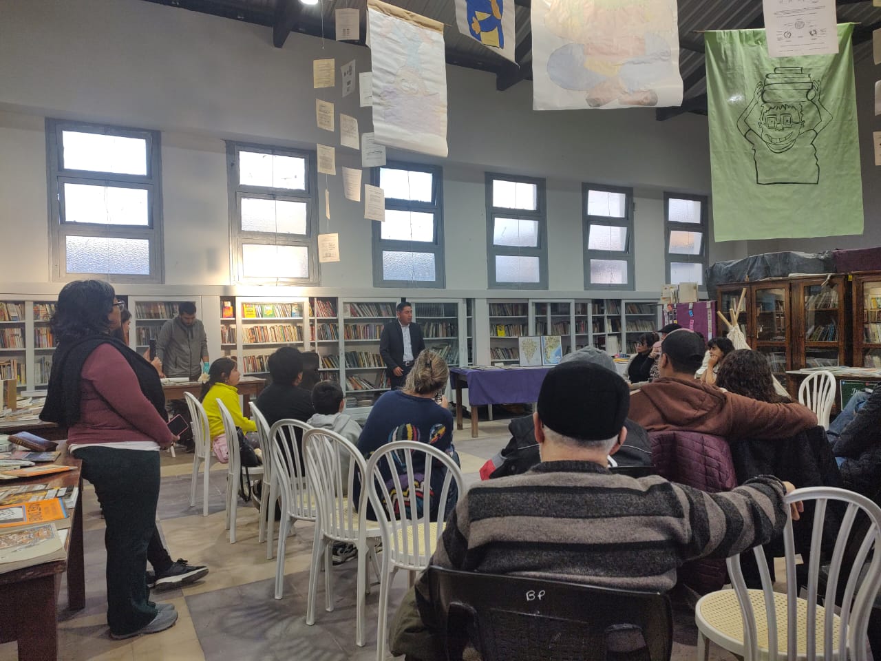 San Antonio disfruta un martes a pura cultura en la Feria del Libro