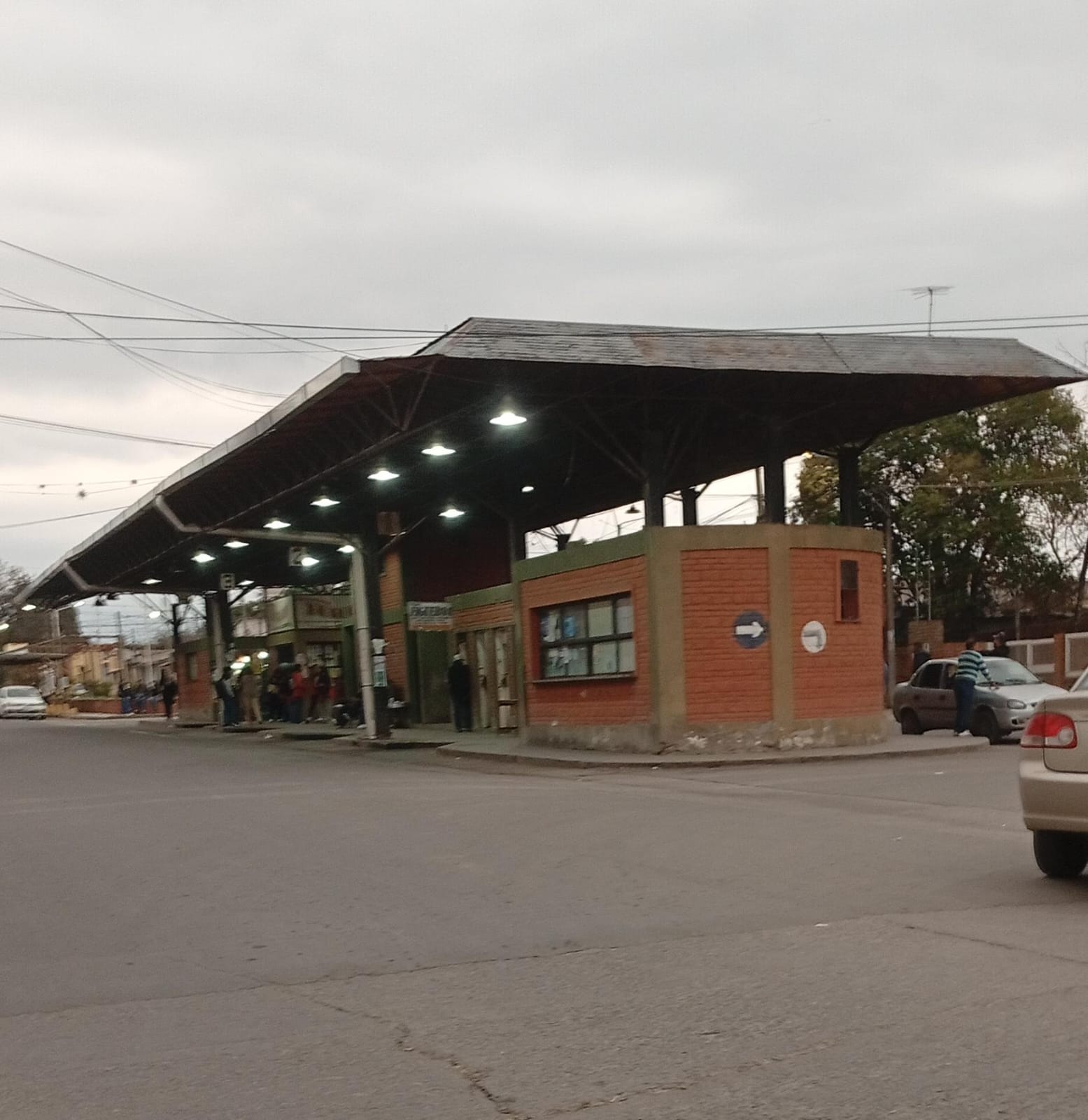 Buscan a un hombre acusado de acosar, agredir y robar a una mujer en El Carmen