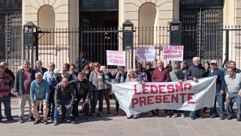 Cada miércoles en la Plaza Belgrano: ex empleados del Banco Provincia piden el pago la propiedad participada”
