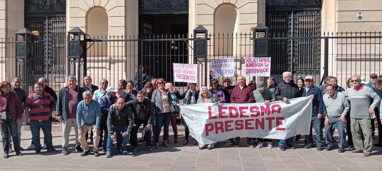 Cada miércoles en la Plaza Belgrano: ex empleados del Banco Provincia piden el pago la propiedad participada”