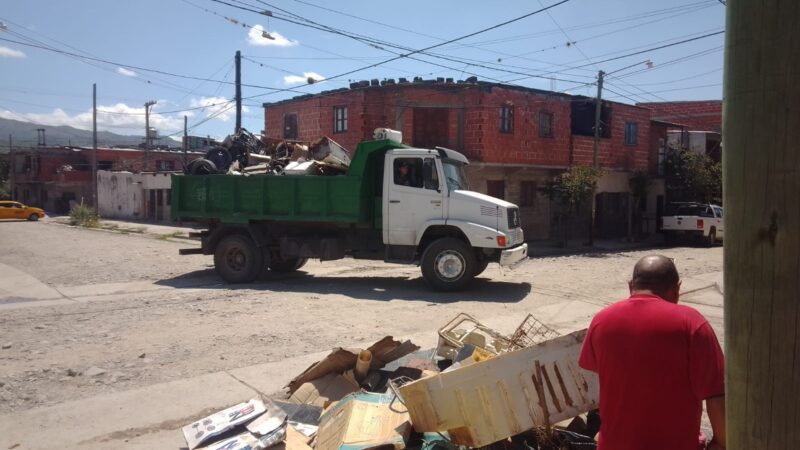 Vecinos y centros vecinales realizaron un descacharreo para prevenir el dengue