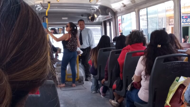 Un chofer con 23 años de servicio, tres meses sin salario y una presión que duele