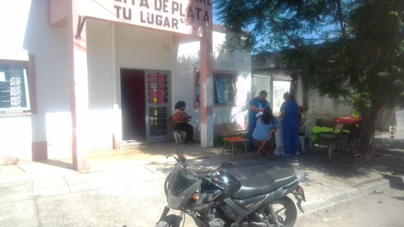 Agentes de salud acercan controles y testeos en Centro Vecinal Tacita de Plata