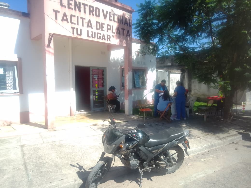 Agentes de salud acercan controles y testeos en Centro Vecinal Tacita de Plata