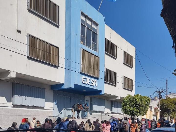 Salta eliminó 10 impuestos de la boleta de la luz y otorgará subsidios de hasta el 100%: el fuerte contraste con Jujuy