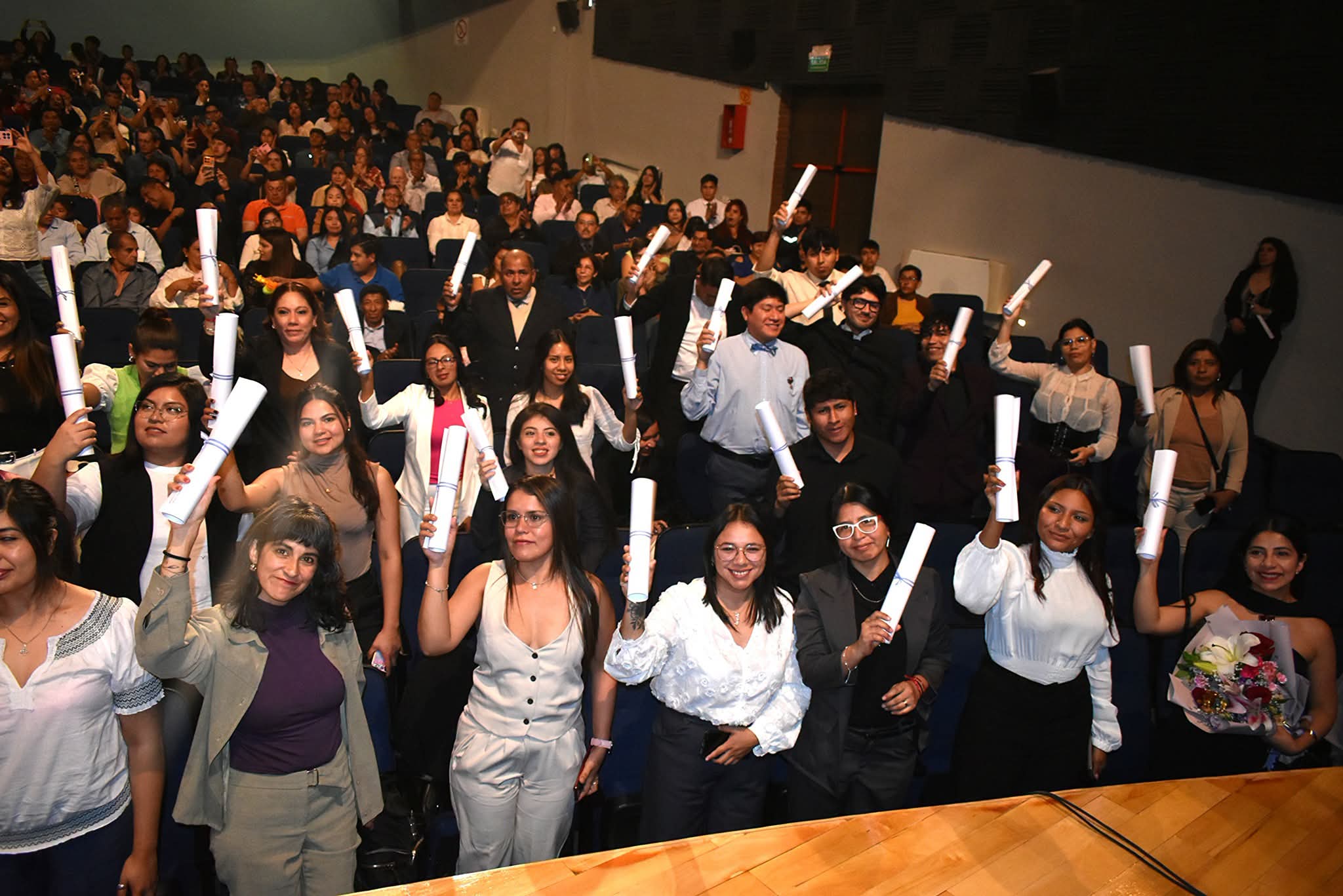 Acto de Colación 2026: más de 100 nuevos graduados recibieron su diploma en la UNJu